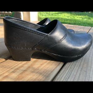 Dansko Prima Black Leather Clogs - Size 40/9.5-10.